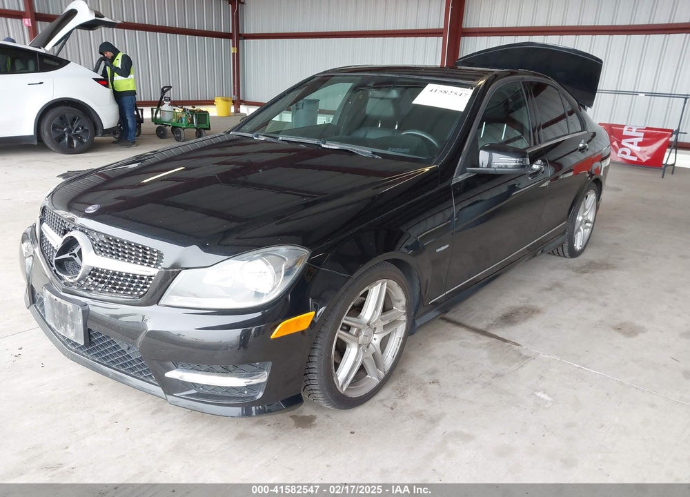 2012 MERCEDES-BENZ C 250 LUXURY/SPORT VIN: WDDGF4HB5CA618123