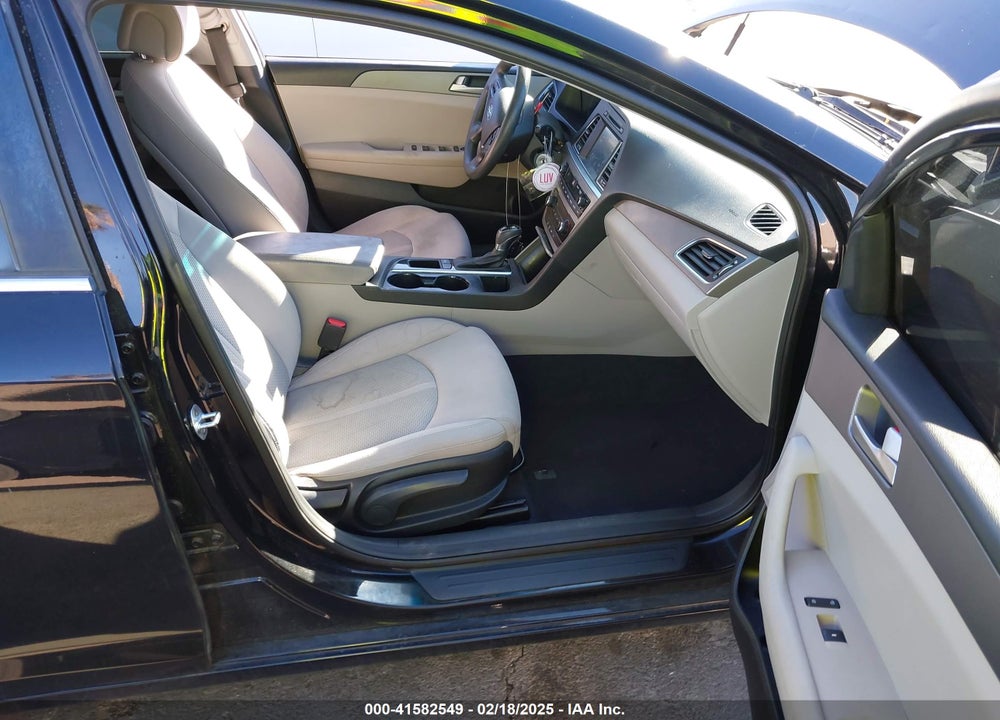 2016 HYUNDAI SONATA VIN: 5NPE24AF1GH352186