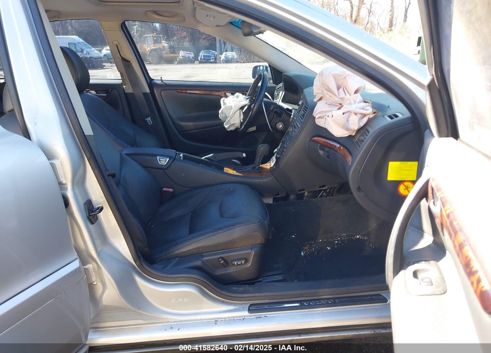 2005 VOLVO S60 2.5T AWD VIN: YV1RH592052459505