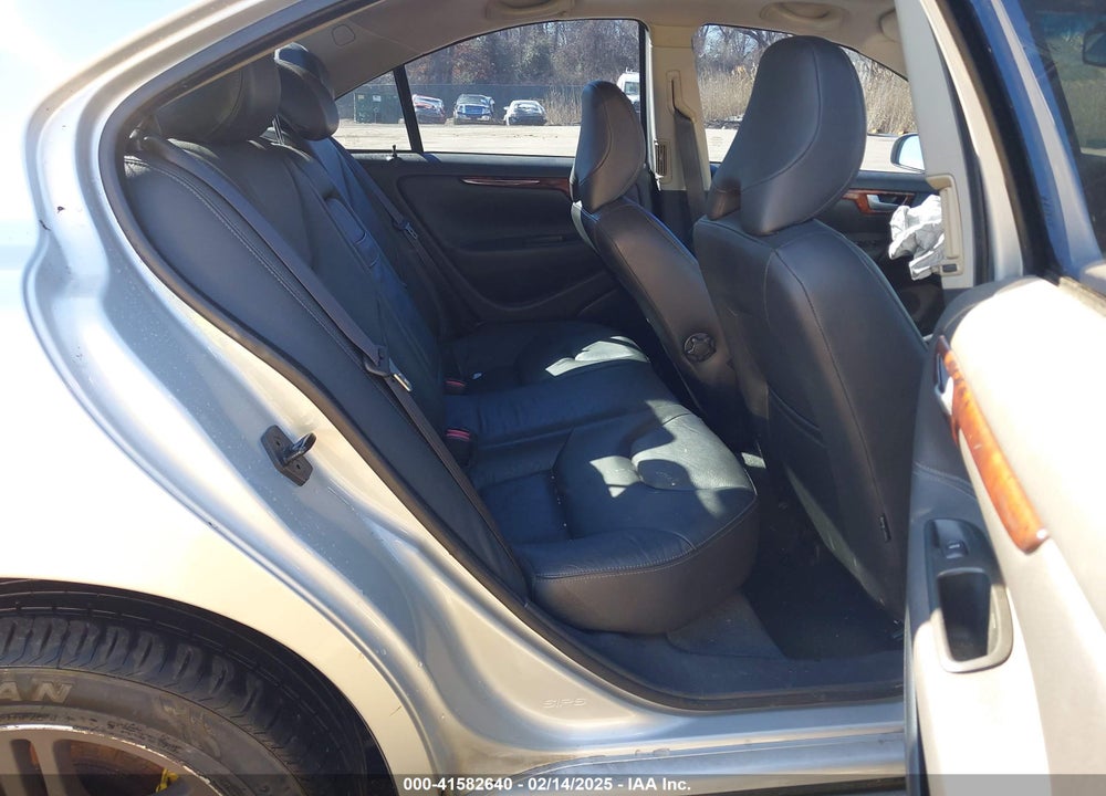 2005 VOLVO S60 2.5T AWD VIN: YV1RH592052459505