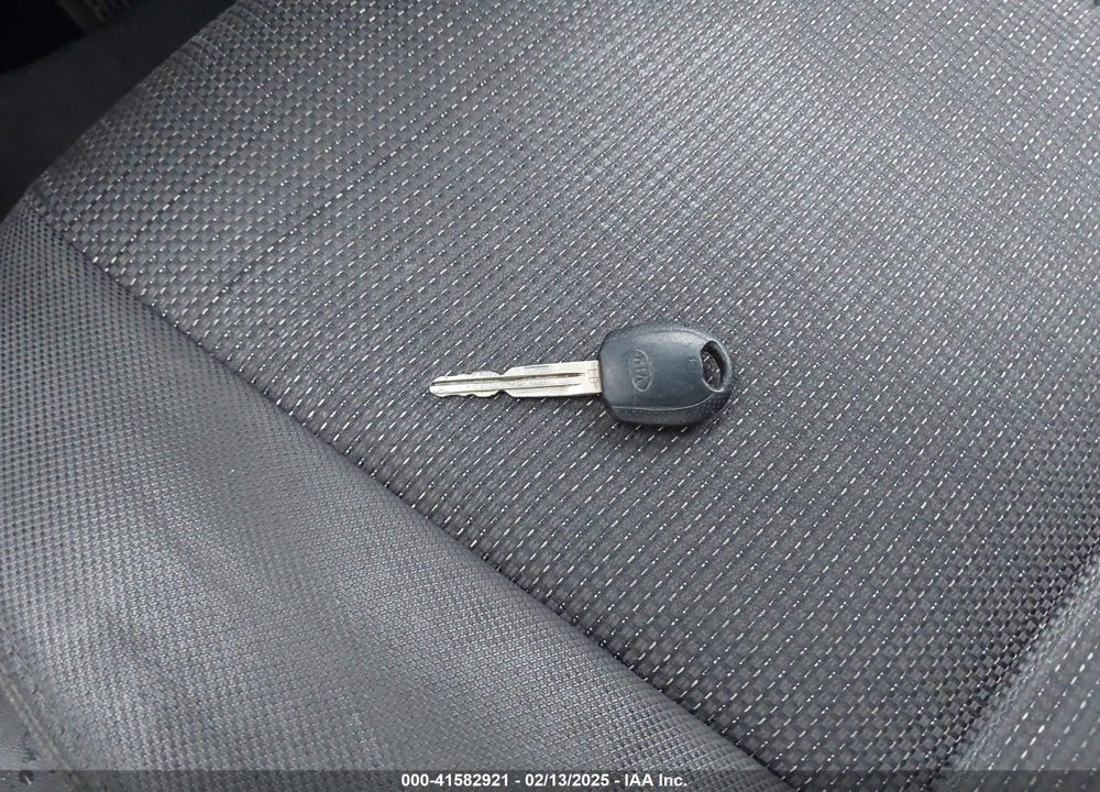 2008 KIA SPORTAGE LX VIN: KNDJF724687456941