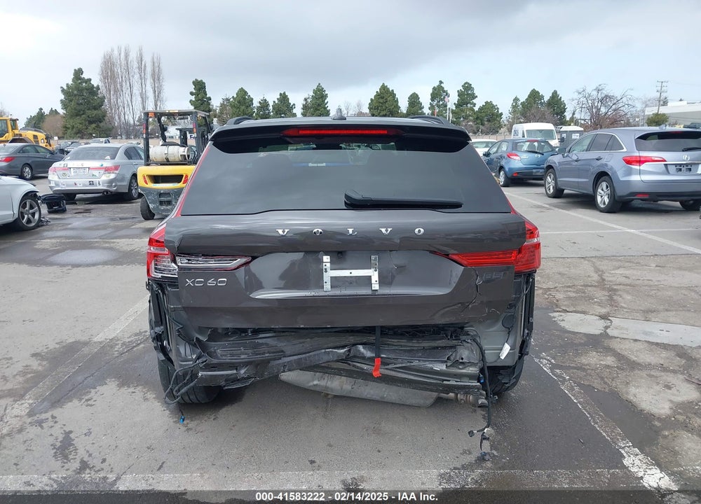 2022 VOLVO XC60 B5 MOMENTUM VIN: YV4L12RK1N1086380
