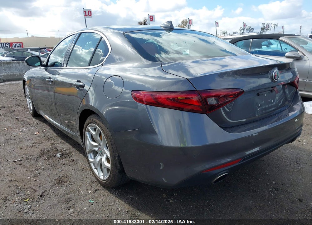 2018 ALFA ROMEO GIULIA VIN: ZARFAECN3J7592195