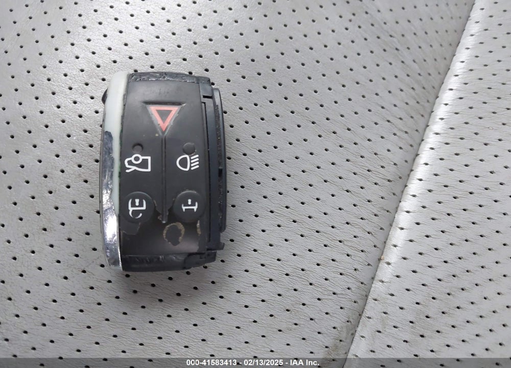 2009 JAGUAR XF PREMIUM LUXURY VIN: SAJWA06B39HR24108