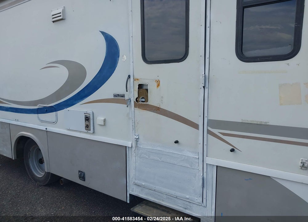 2004 WORKHORSE CUSTOM CHASSIS MOTORHOME CHASSIS P3500 VIN: 5B4KP57G443390129