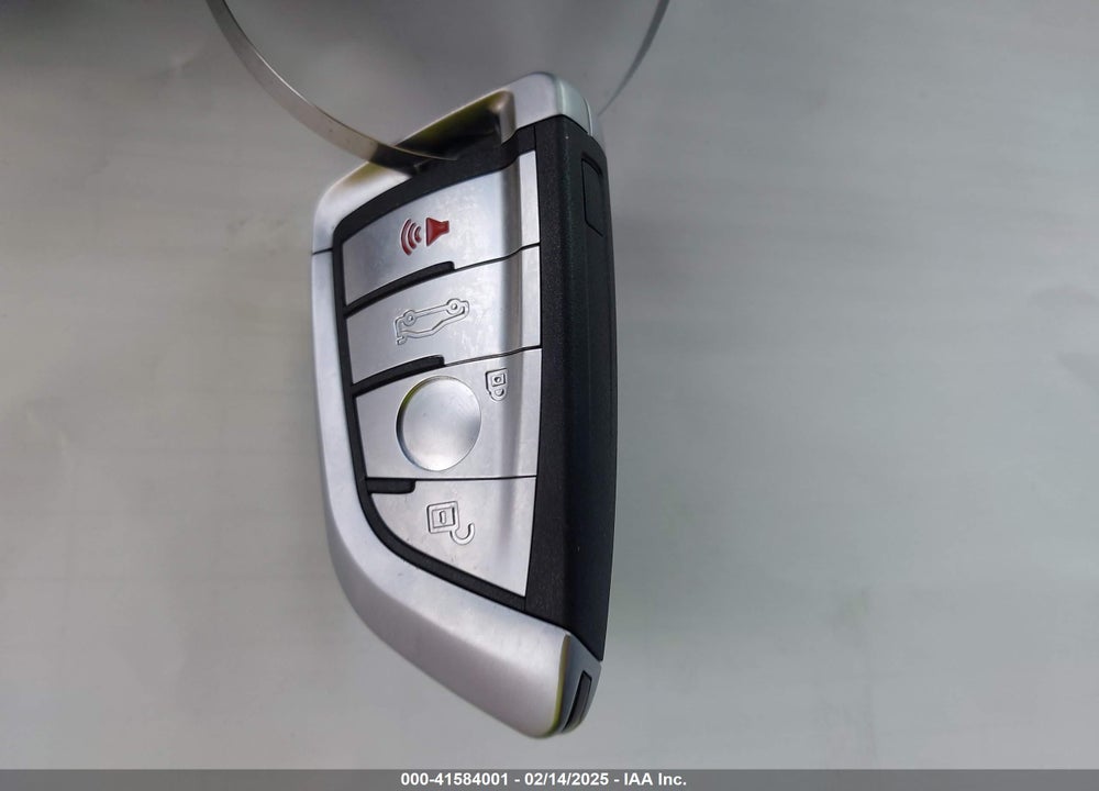 2015 BMW M4 VIN: WBS3R9C57FK331811