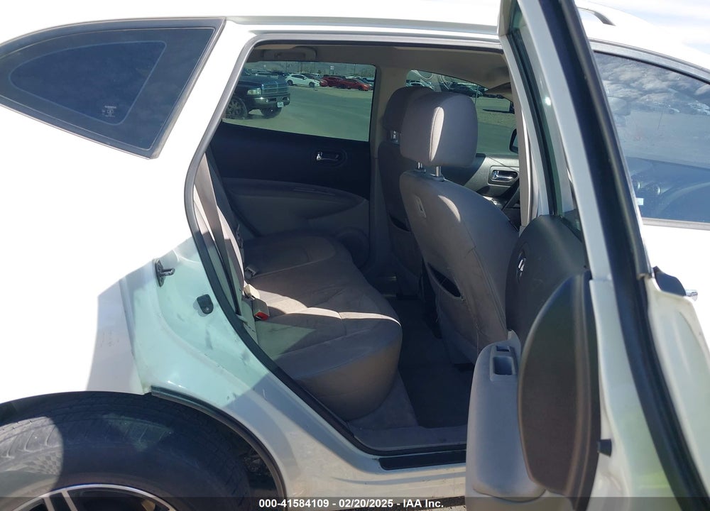 2015 NISSAN ROGUE SELECT S VIN: JN8AS5MT0FW162012