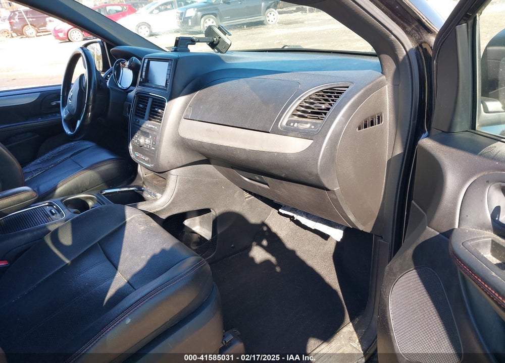 2017 DODGE GRAND CARAVAN VIN: 2C4RDGEG2HR813416