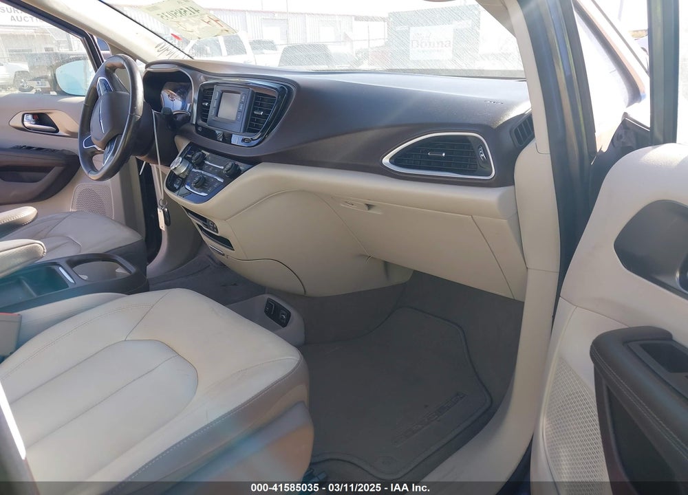 2017 CHRYSLER PACIFICA TOURING L VIN: 2C4RC1BG9HR523274