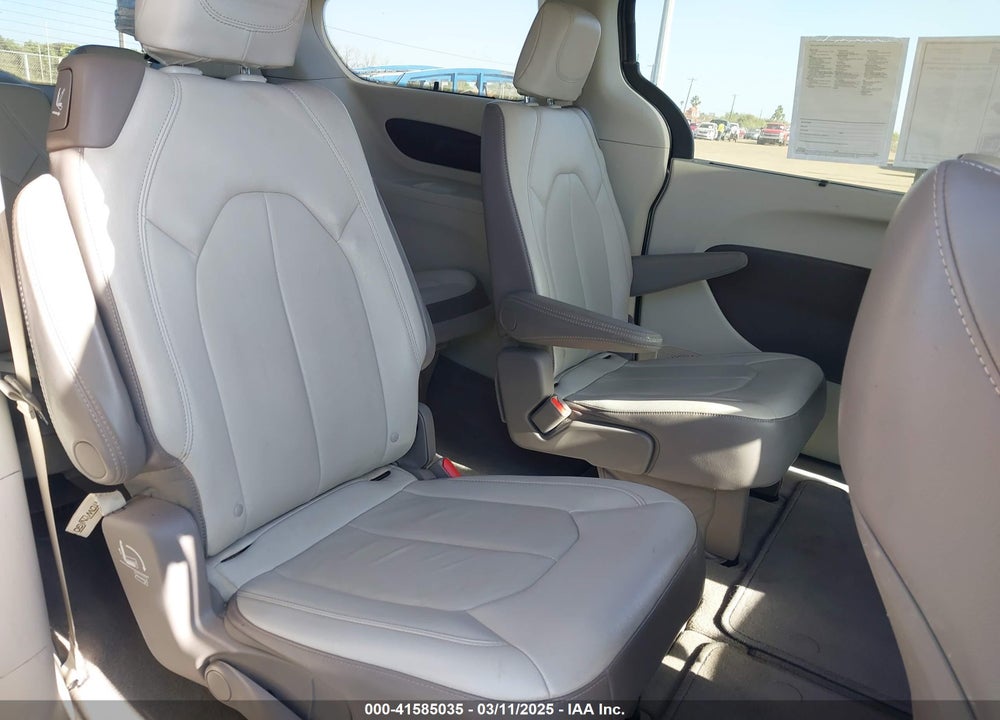 2017 CHRYSLER PACIFICA TOURING L VIN: 2C4RC1BG9HR523274