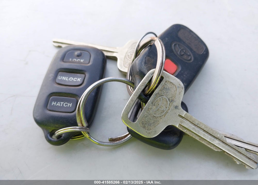2003 TOYOTA MATRIX VIN: 2T1LR38E93C103027