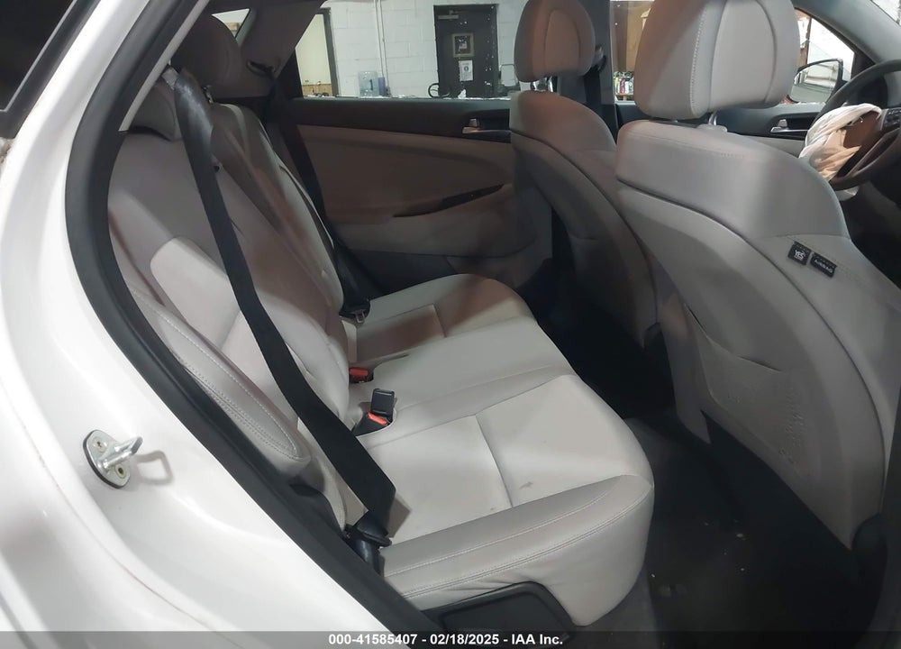 2017 HYUNDAI TUCSON SE VIN: KM8J3CA41HU550404