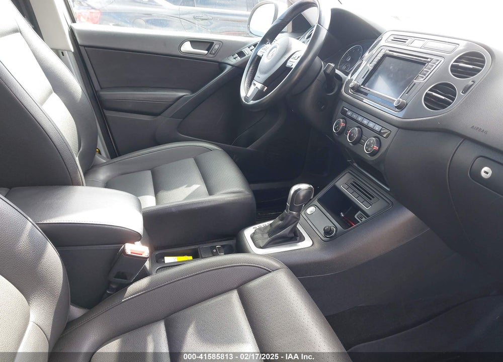 2016 VOLKSWAGEN TIGUAN SE VIN: WVGAV7AX5GW520191