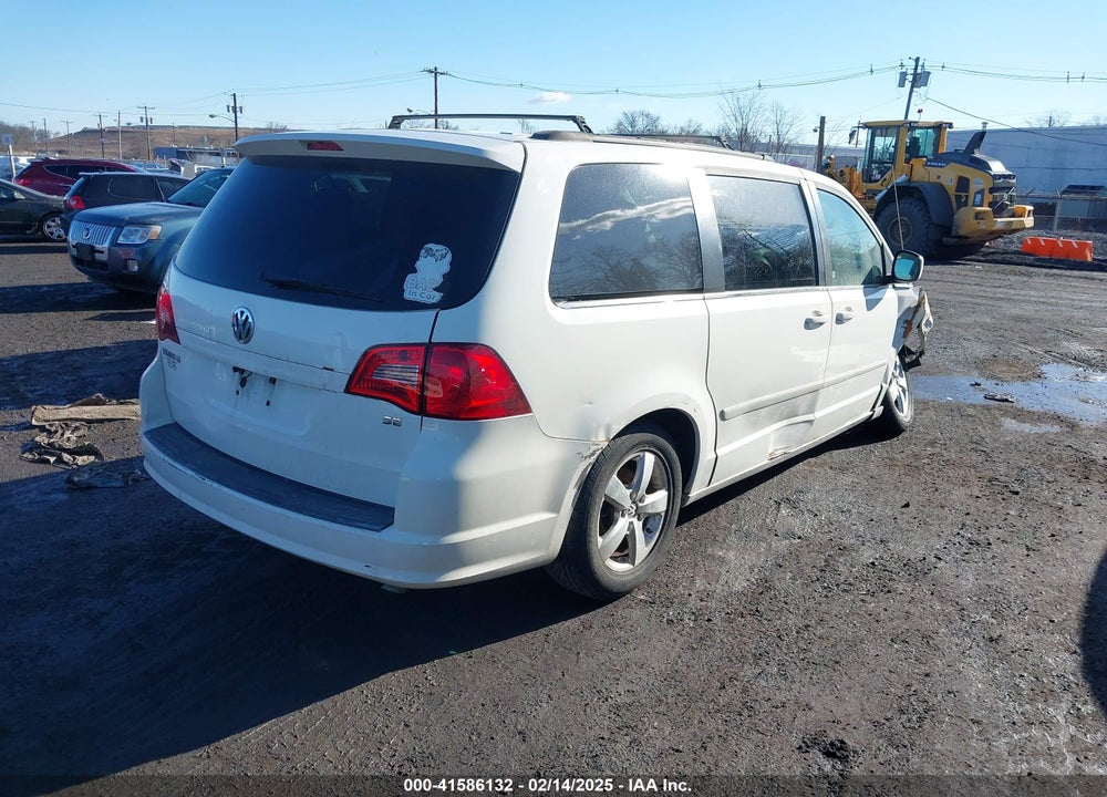 2011 VOLKSWAGEN ROUTAN SE VIN: 2V4RW3DG0BR716944