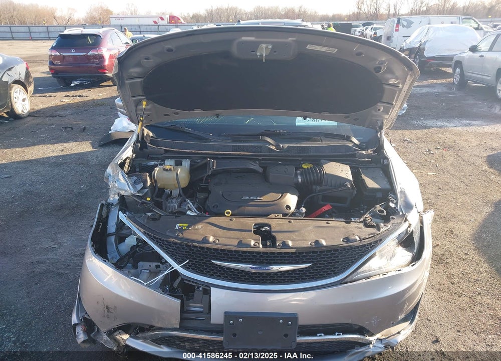 2017 CHRYSLER PACIFICA TOURING L VIN: 2C4RC1BG3HR720523