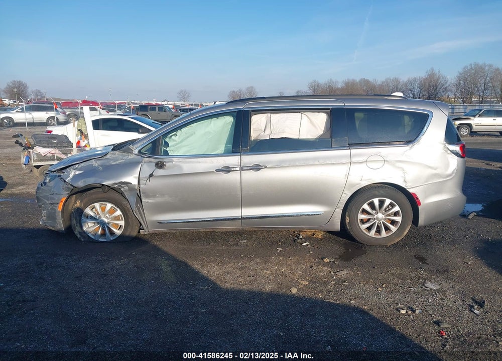 2017 CHRYSLER PACIFICA TOURING L VIN: 2C4RC1BG3HR720523