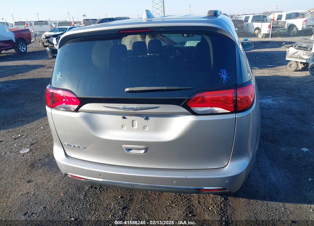 2017 CHRYSLER PACIFICA TOURING L VIN: 2C4RC1BG3HR720523