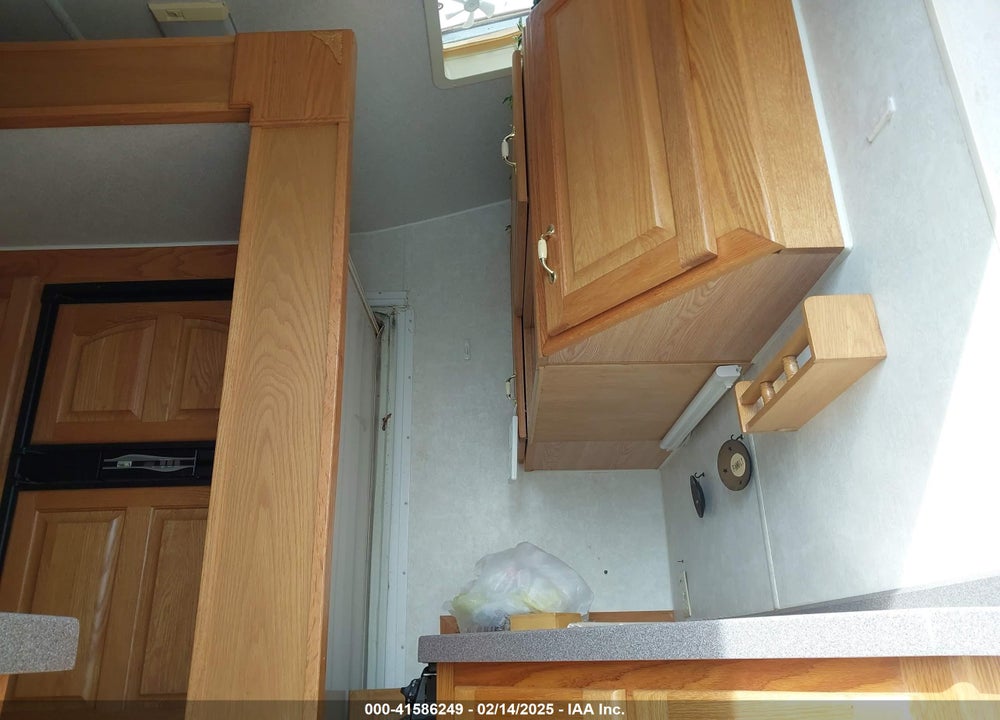 2002 UNKNOWN 33RSE VIN: 4DLRV332921003439