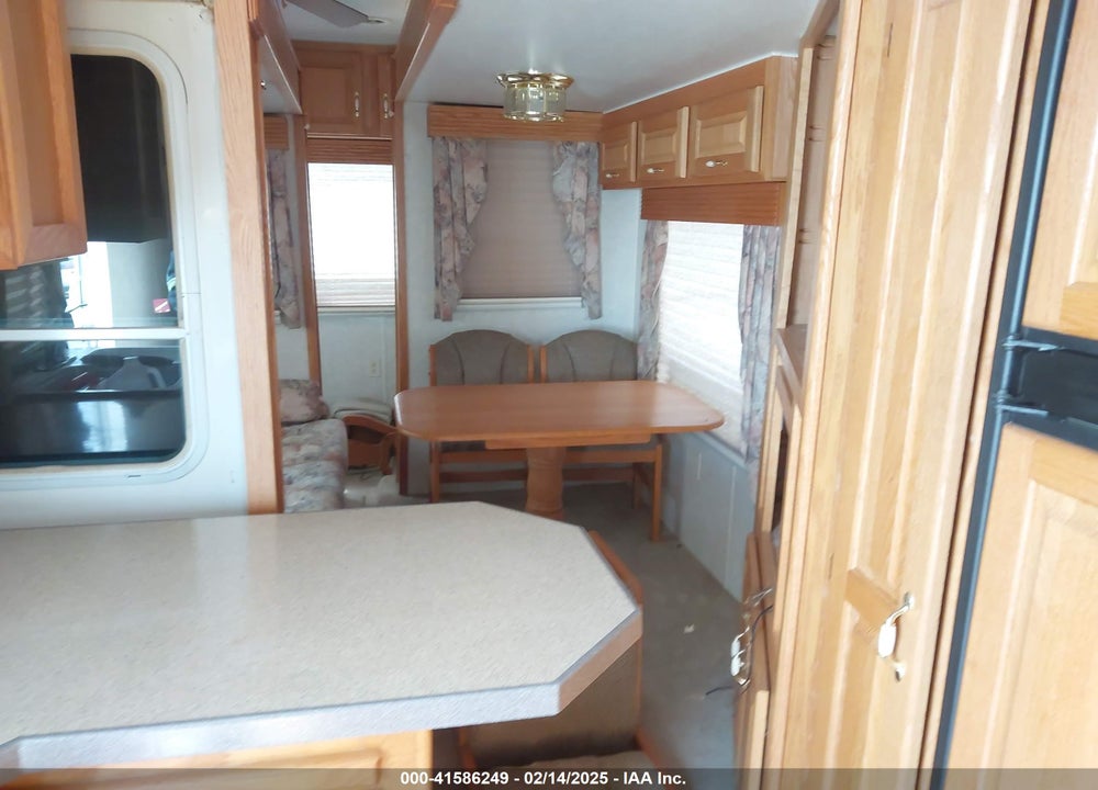 2002 UNKNOWN 33RSE VIN: 4DLRV332921003439