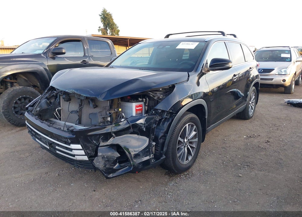 2019 TOYOTA HIGHLANDER XLE VIN: 5TDJZRFH2KS569010