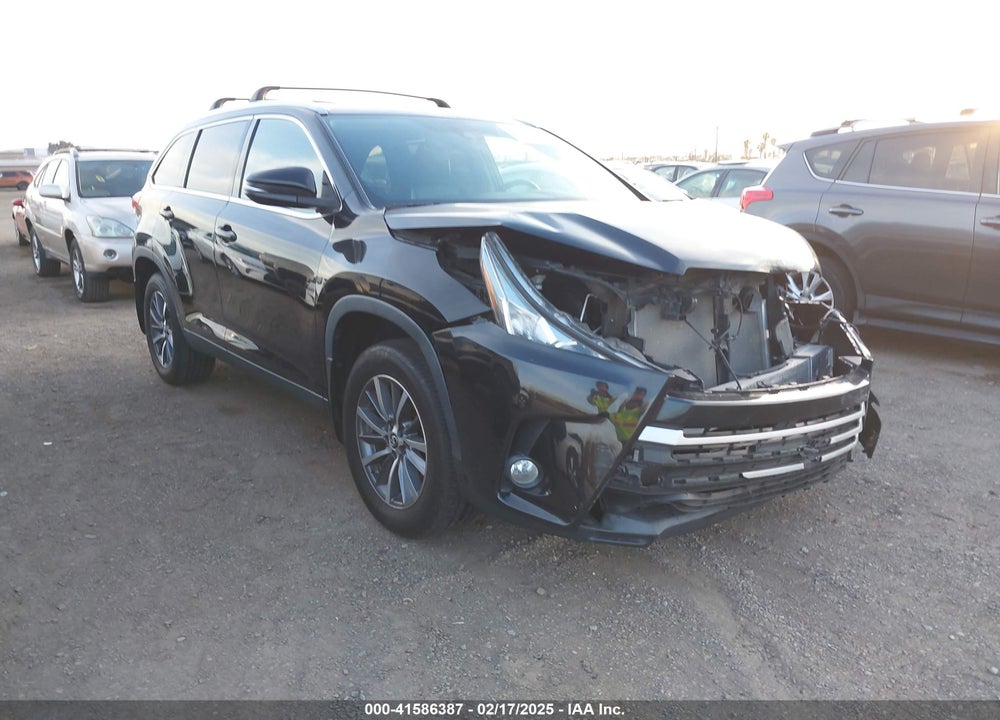 2019 TOYOTA HIGHLANDER XLE VIN: 5TDJZRFH2KS569010