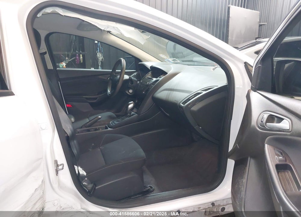 2015 FORD FOCUS VIN: 1FADP3F25FL372101