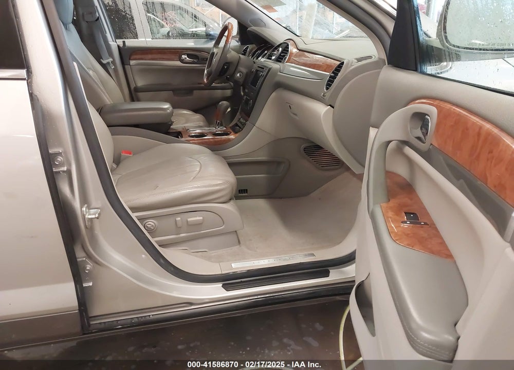 2008 BUICK ENCLAVE CXL VIN: 5GAER23728J151106