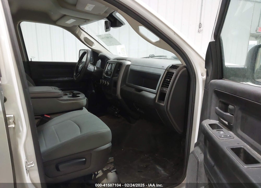 2019 RAM 1500 CLASSIC VIN: 1C6RR7KGXKS746132