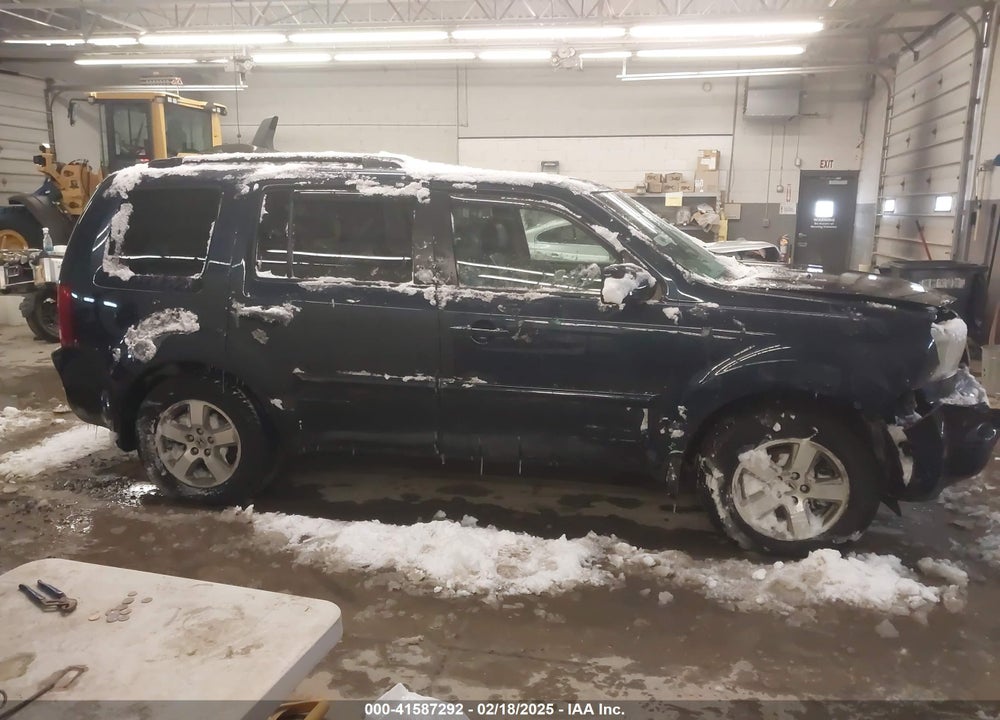 2011 HONDA PILOT EX-L VIN: 5FNYF4H55BB043150