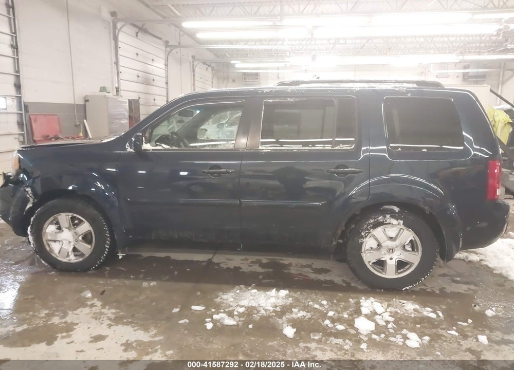 2011 HONDA PILOT EX-L VIN: 5FNYF4H55BB043150