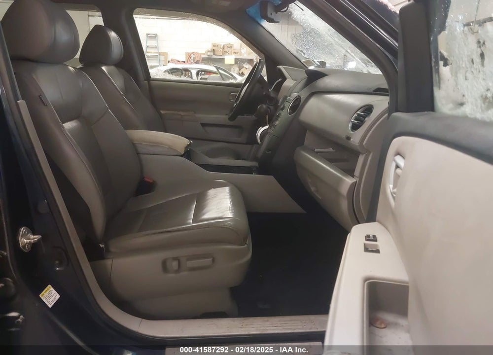 2011 HONDA PILOT EX-L VIN: 5FNYF4H55BB043150