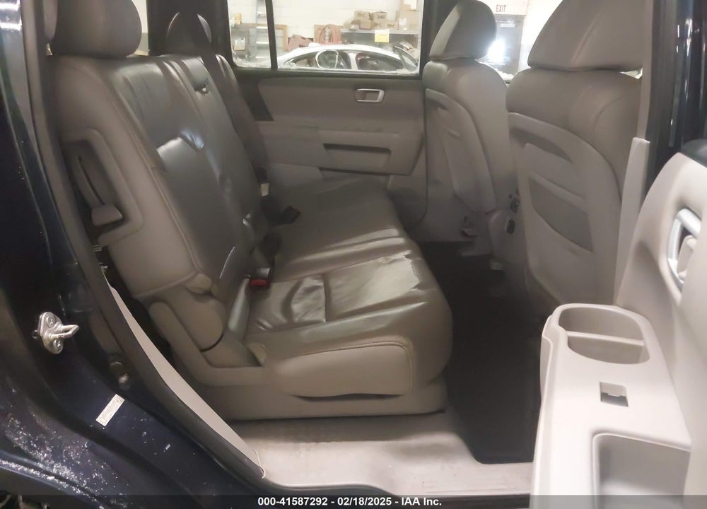 2011 HONDA PILOT EX-L VIN: 5FNYF4H55BB043150