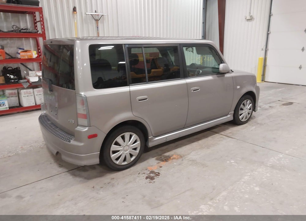 2005 SCION XB VIN: JTLKT324950204891