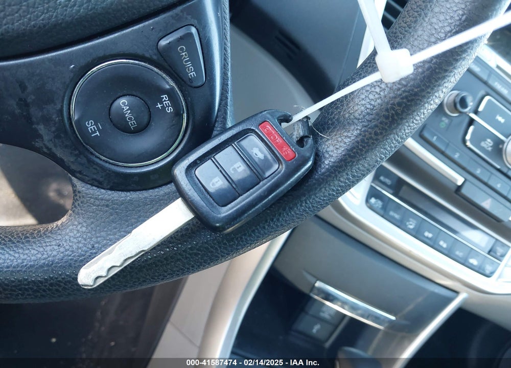 2015 HONDA ACCORD VIN: 1HGCR2F32FA204433