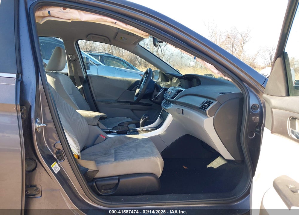 2015 HONDA ACCORD VIN: 1HGCR2F32FA204433