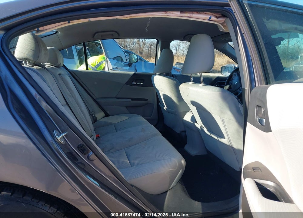 2015 HONDA ACCORD VIN: 1HGCR2F32FA204433