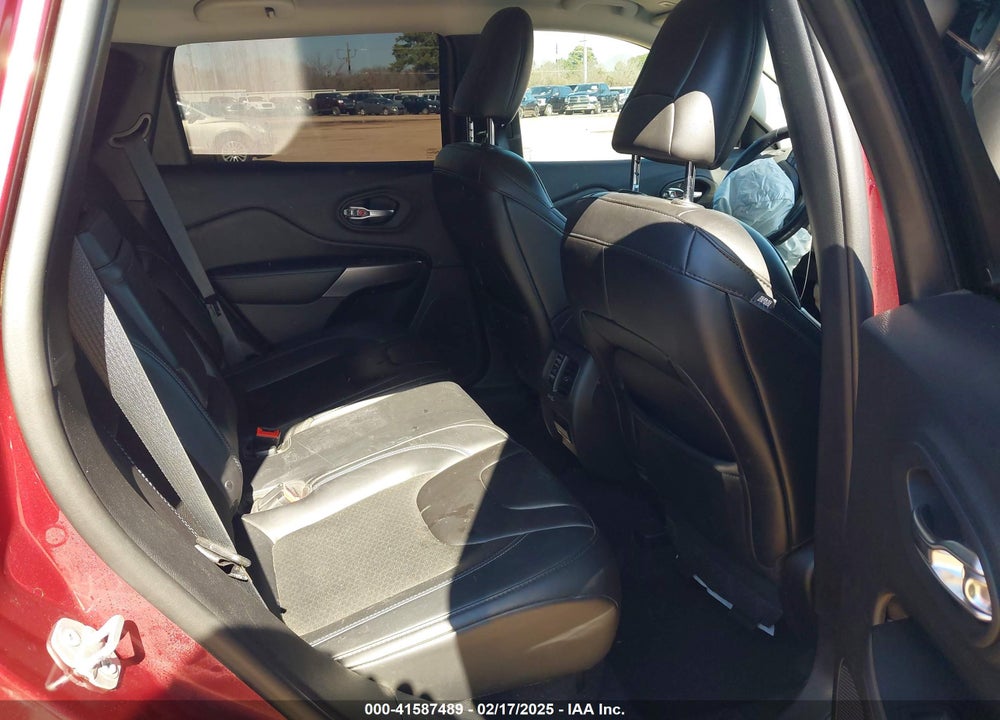 2019 JEEP CHEROKEE LATITUDE PLUS FWD VIN: 1C4PJLLB3KD395832