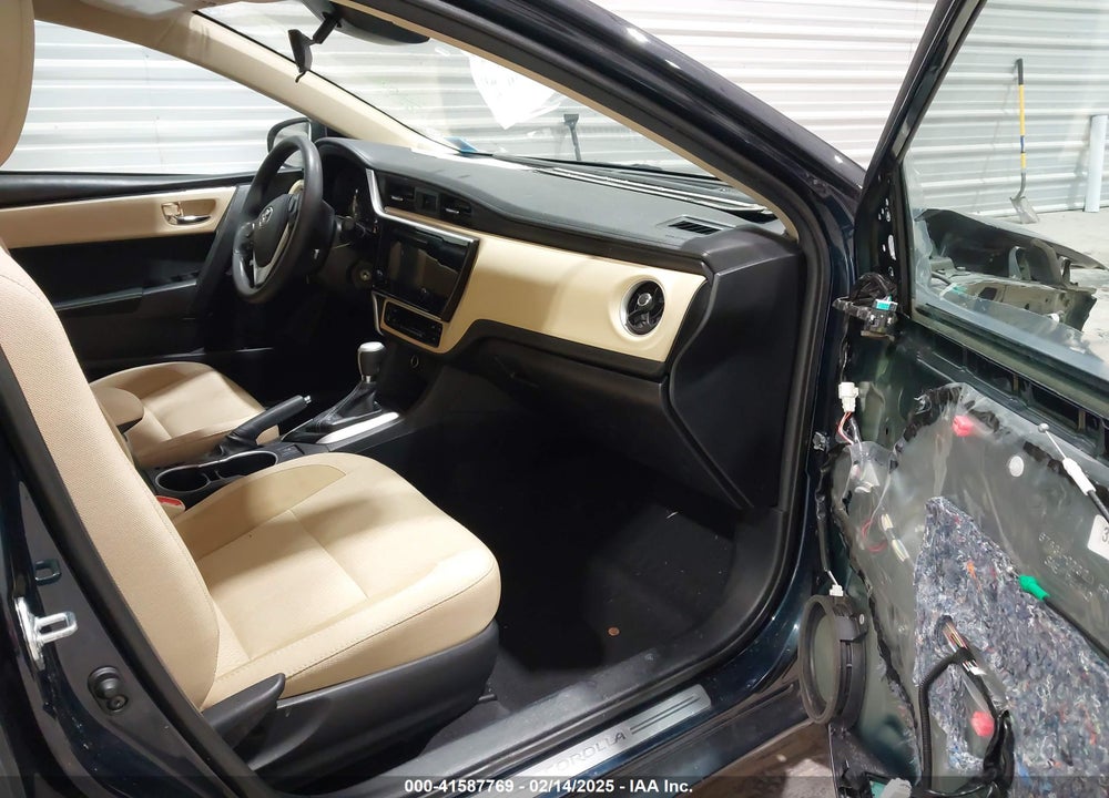 2018 TOYOTA COROLLA LE VIN: 2T1BURHE2JC081804