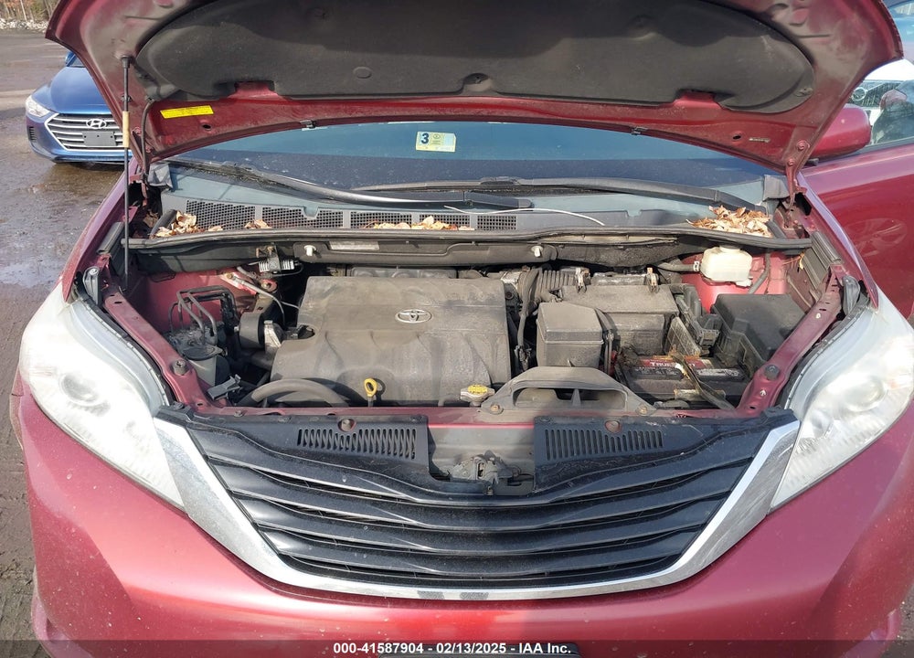 2011 TOYOTA SIENNA LE V6 VIN: 5TDKK3DC0BS135553