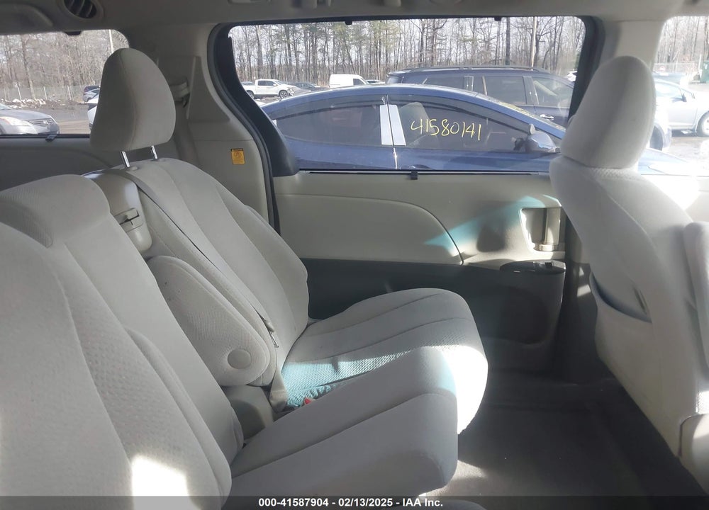 2011 TOYOTA SIENNA LE V6 VIN: 5TDKK3DC0BS135553