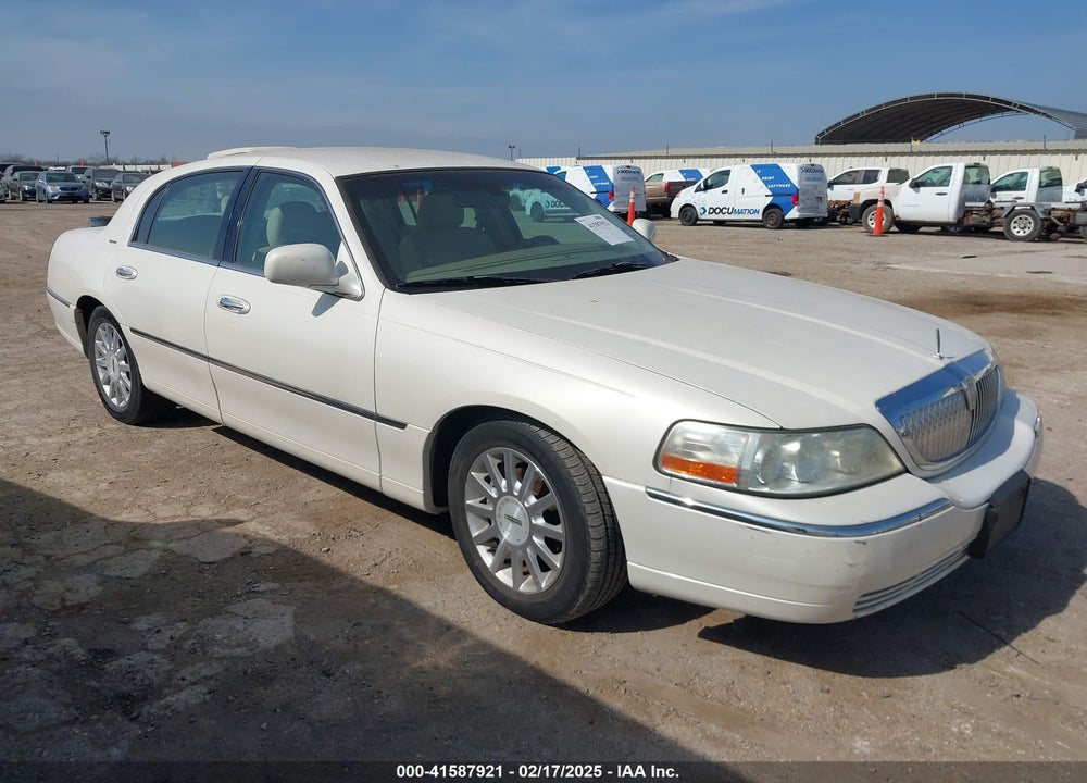 2007 LINCOLN TOWN CAR SIGNATURE VIN: 1LNHM81V67Y620522