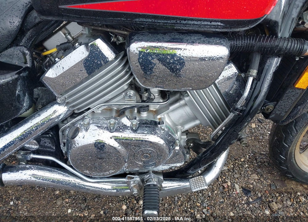 1996 HONDA VF750 CD VIN: JH2RC4349TM100235