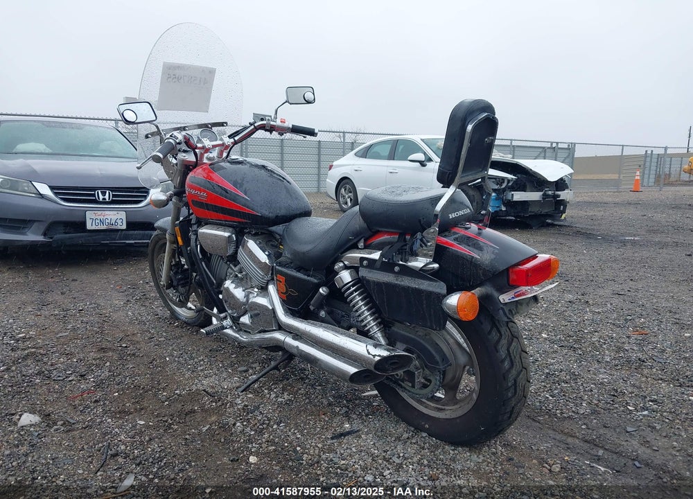 1996 HONDA VF750 CD VIN: JH2RC4349TM100235