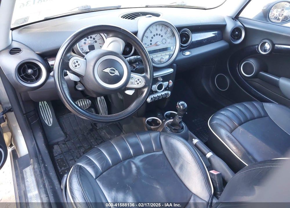 2007 MINI COOPER VIN: WMWMF73597TV31946