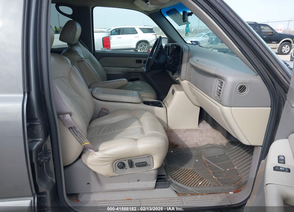 2000 CHEVROLET TAHOE ALL NEW LT VIN: 1GNEC13T2YJ107752