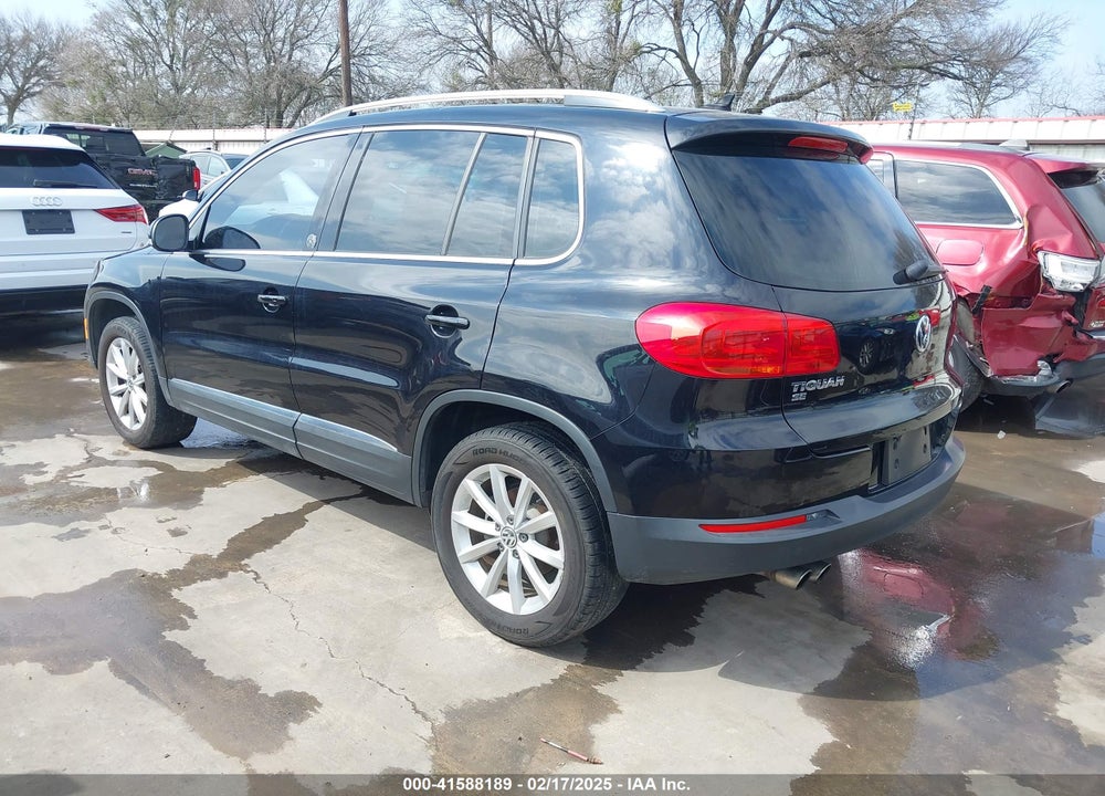 2017 VOLKSWAGEN TIGUAN VIN: WVGRV7AX2HK015267