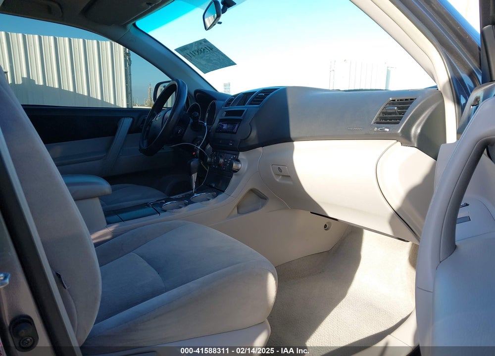 2010 TOYOTA HIGHLANDER BASE V6 VIN: 5TDZK3EH9AS013555