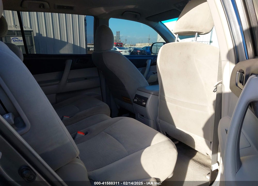 2010 TOYOTA HIGHLANDER BASE V6 VIN: 5TDZK3EH9AS013555