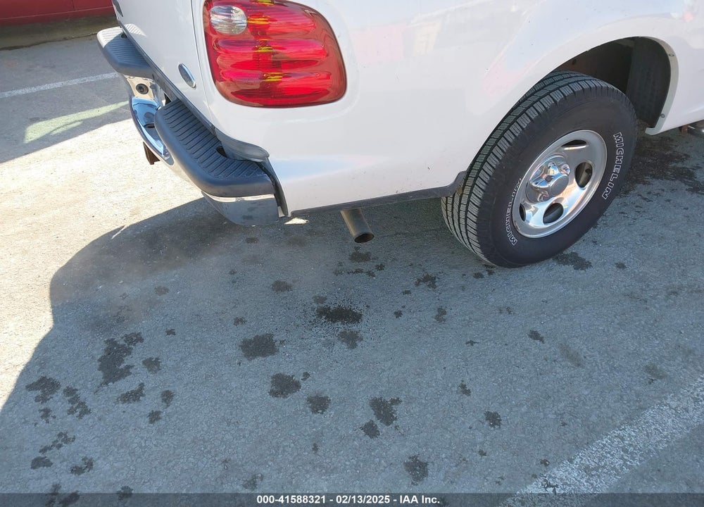 2002 FORD F-150 LARIAT/XLT VIN: 1FTRW076X2KE26821