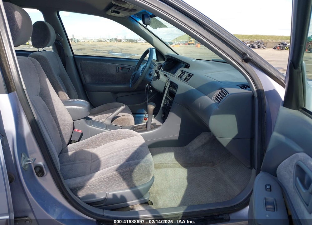1998 TOYOTA CAMRY VIN: JT2BG22KXW0139052
